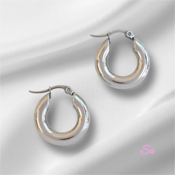 Sleek Silver Oval Hoop Earrings - Picture 2 of 2